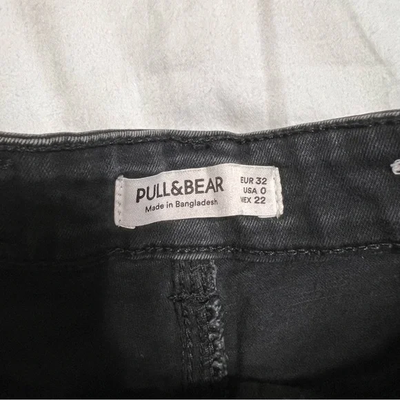 Pull&Bear Black Denim Womens Short Size 0 - Picture 3 of 3
